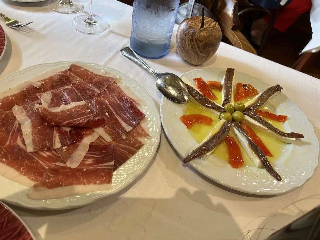 lenswork4_Casa Tataguyo_Avilés_review