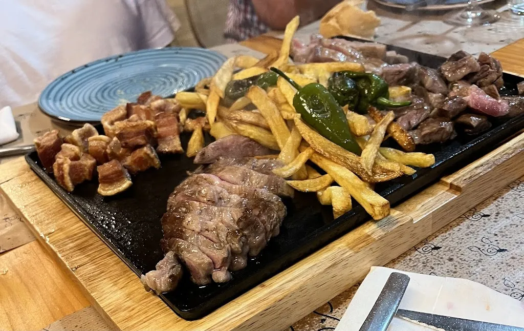 L. Ruiz_El bello Otero_Avilés_review