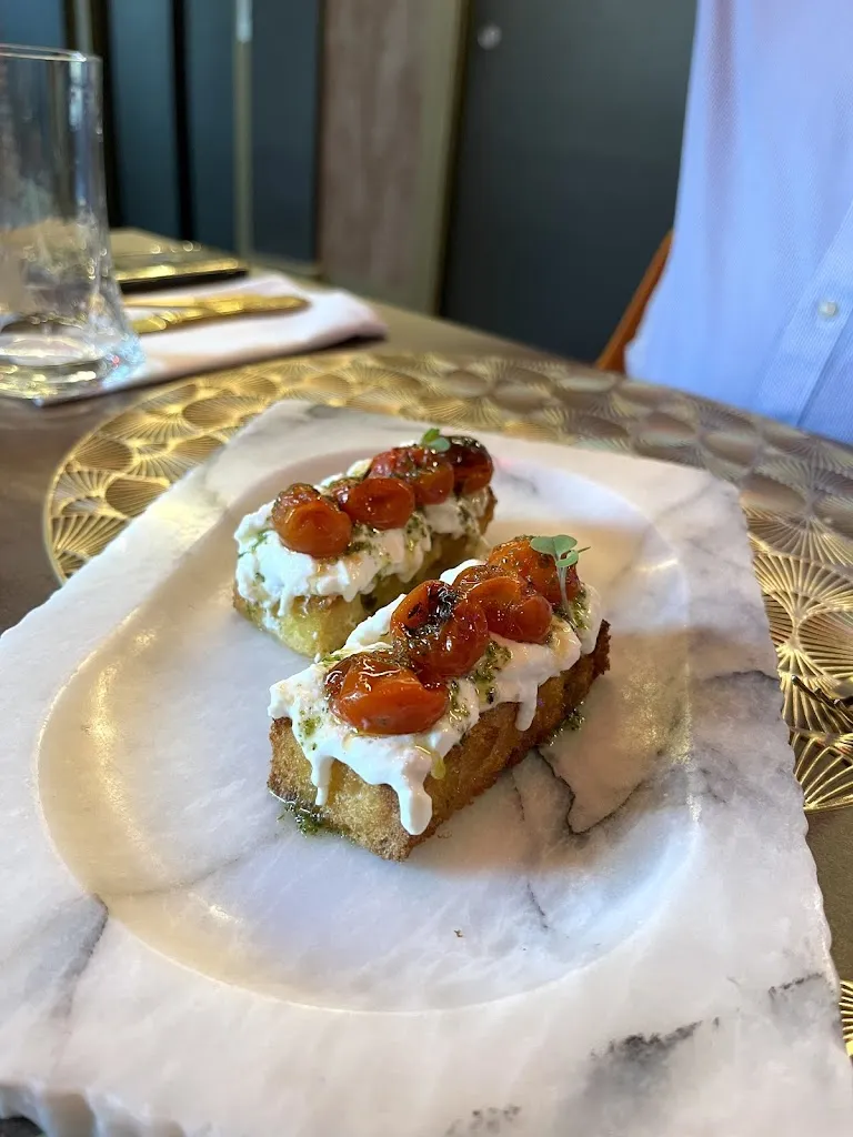 Claudia Arganza_Mirage_Avilés_review