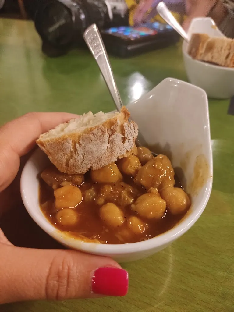 Stéphanie Broco_Mesón A Cabaña_Carballo_review