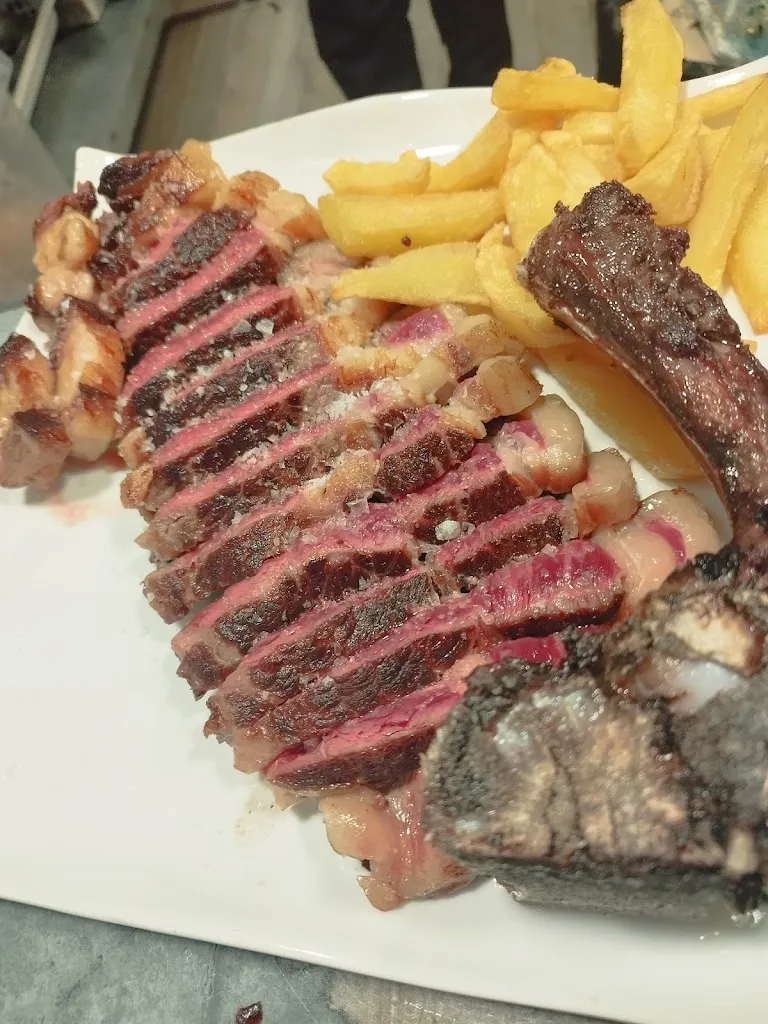 Restaurante La Reina_Castrillón_slider_image_3