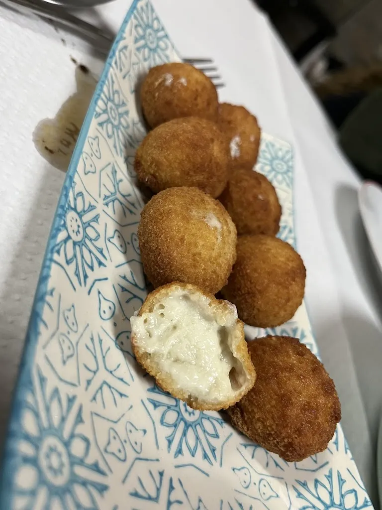 Marisquería "El Hogar del Productor" restaurant in Castrillón