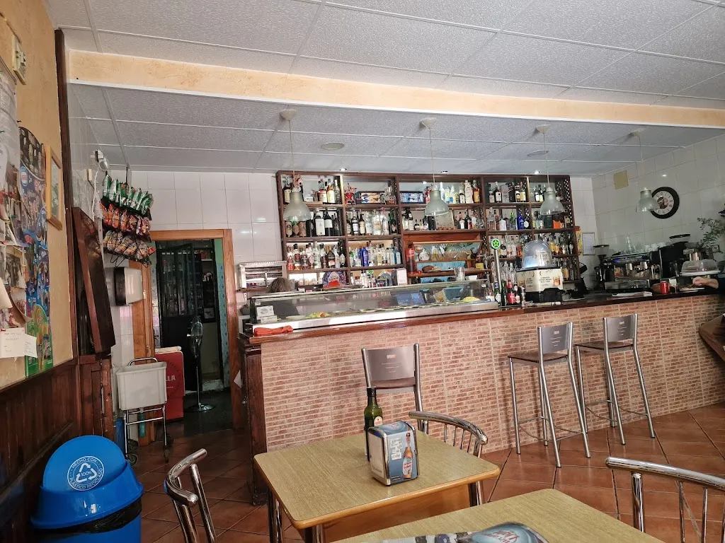 Cafe-Bar Las Palmeras restaurant in Corvera de Asturias