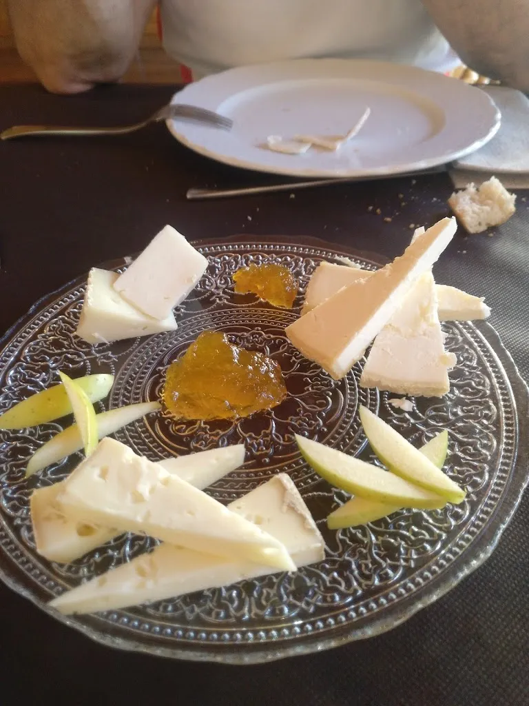 Menu_Apartamentos, bar tienda y restaurante La Artesana_Degaña_image_3