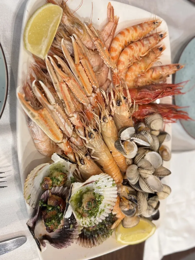 Chinh Le_O'Grove_Gozón_review