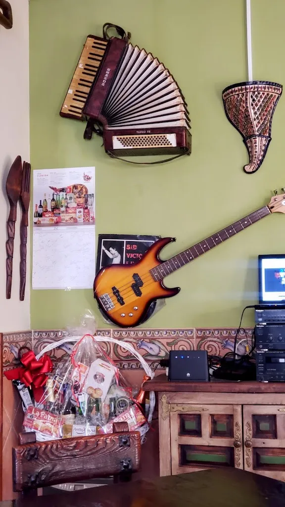 Bruce Bundy_BAR PUENTE AGÜERA_Colunga_recensione