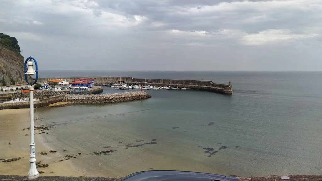 Lucia d'Aubarede_El Escanu_Colunga_review