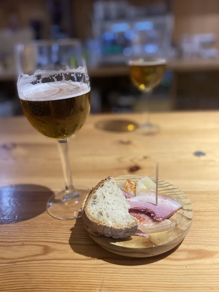 Midiã Prudencio_Taperia Castiñeira_Curtis_review