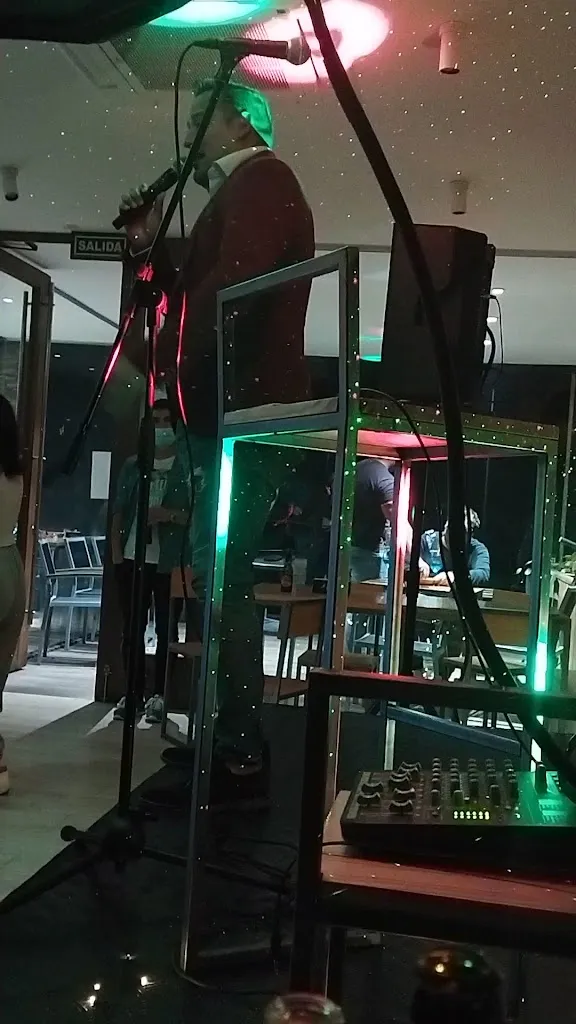 Taperia Castiñeira_Curtis_slider_image_2