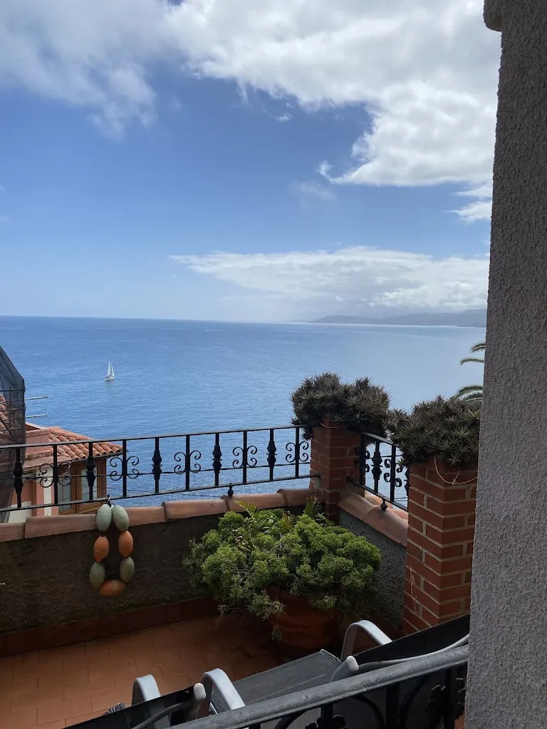 J. Peacock_Hotel Restaurante Casa Eutimio_Colunga_avis