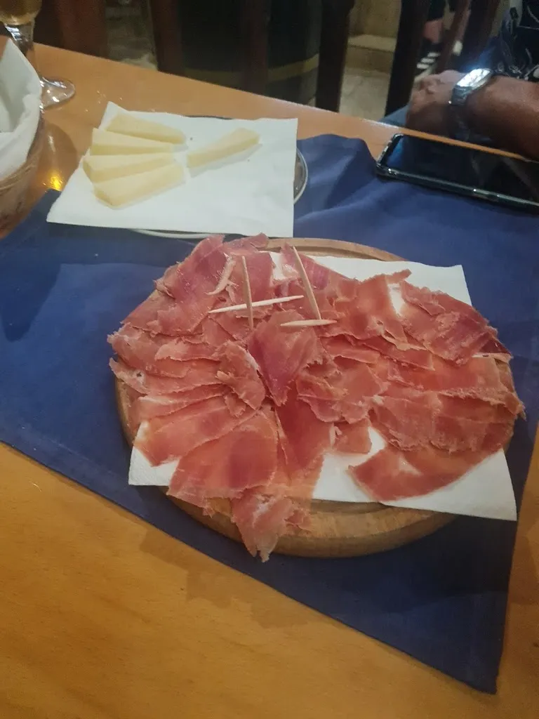 Isabel Orozco_O Noso Mesón_Curtis_review