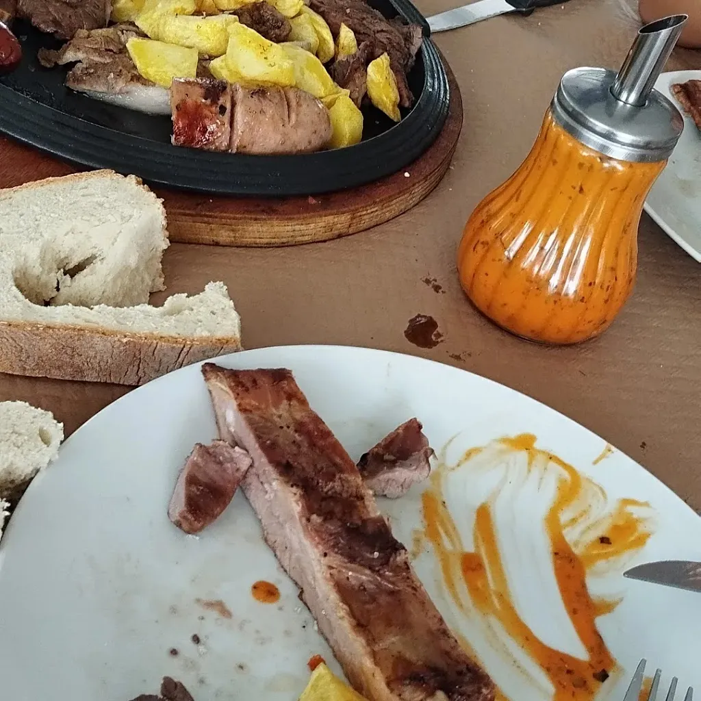 Parrilla Los Pomelos restaurant in Coaña