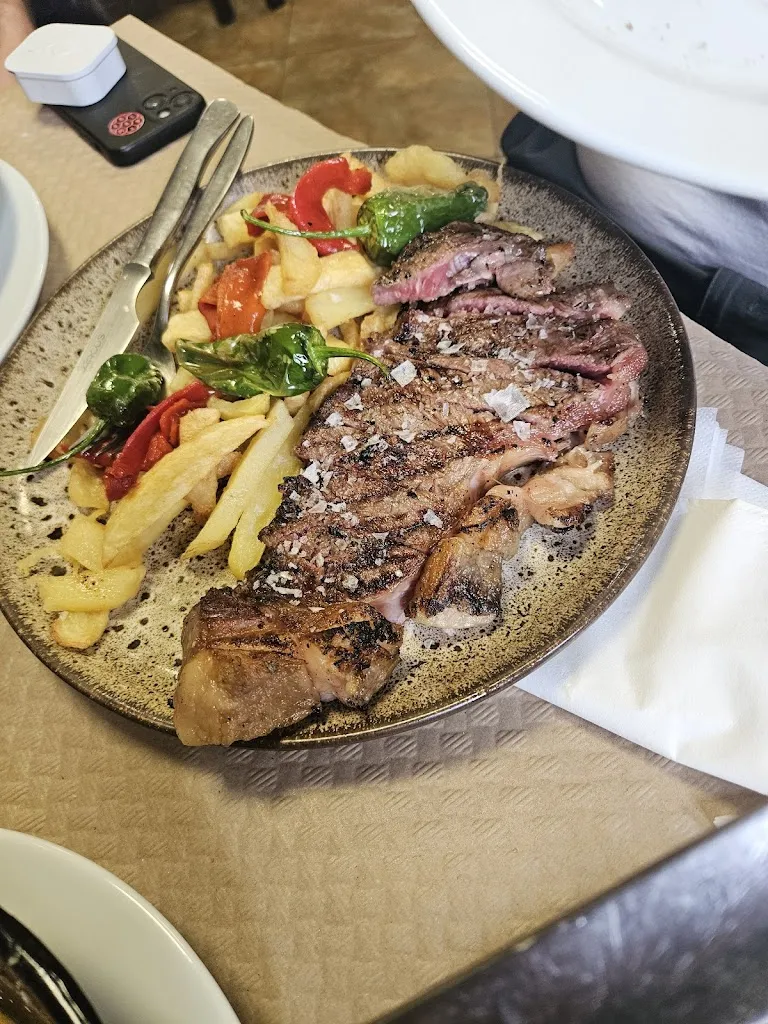 Cyrus Taheri_Restaurante A REIGADA_Grandas de Salime_review