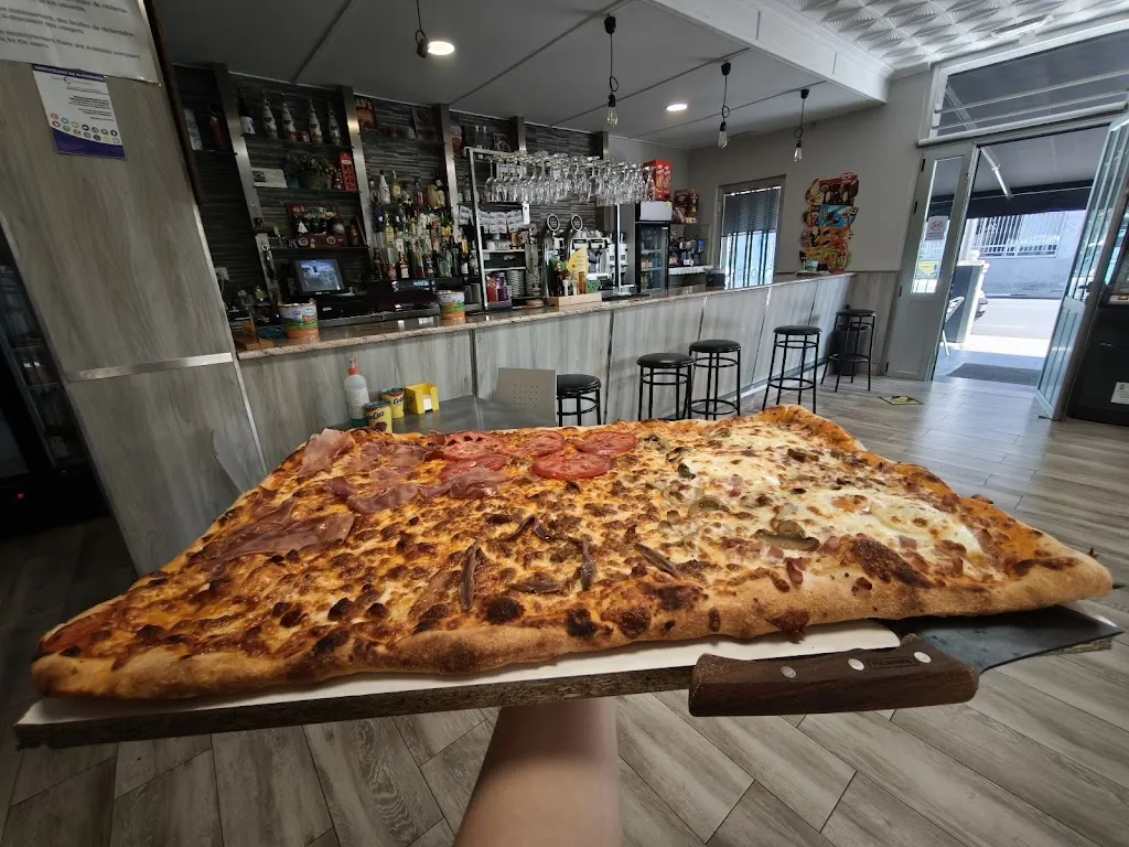 Café Bar Mesía_Curtis_slider_image_2