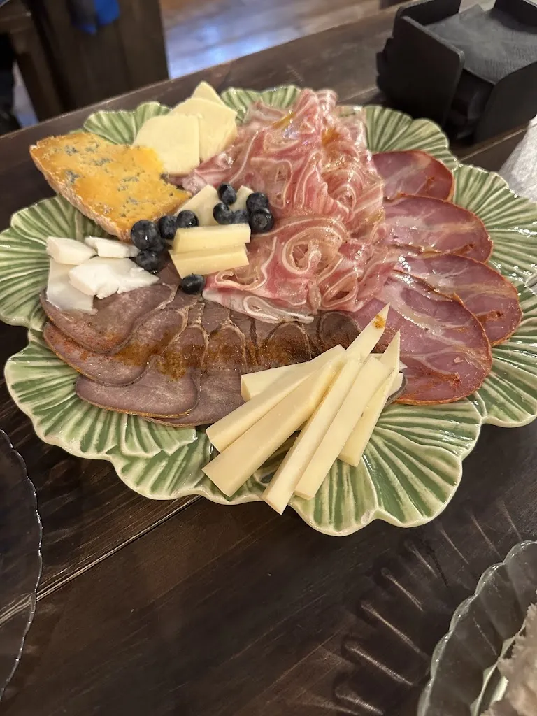 Marian Stan_Ultramarinos Restrepo_Grandas de Salime_review