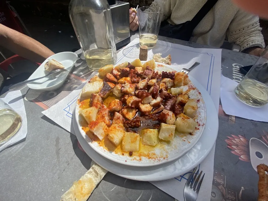 Suzy Gutierrez_Hostal Bar Occidente _Grandas de Salime_review