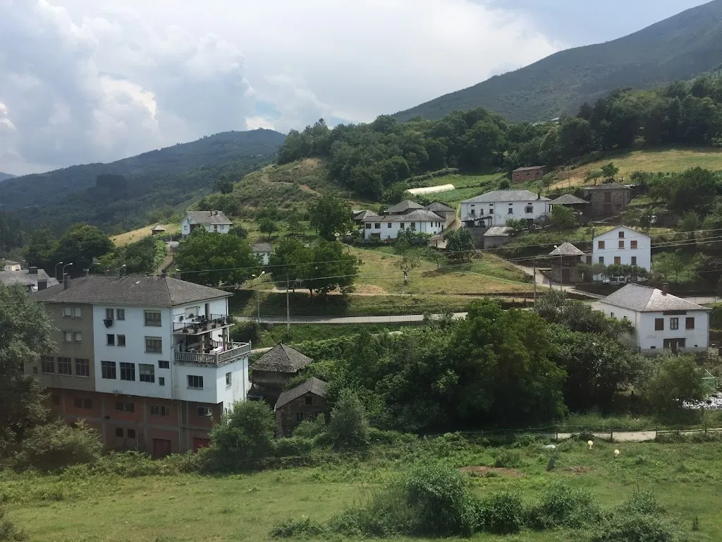 Wolfram Kluge_Hermanos Leiguarda_Ibias_review