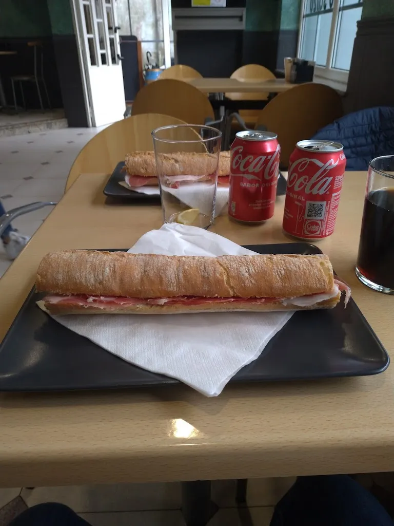 Bar O suizo restaurant in Curtis