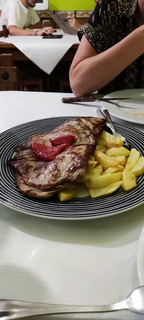 Nick Stowe_Meson El Carbayo_Cudillero_review