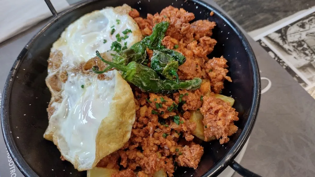 Tomi Wata_El Viejo Buzo_Cudillero_review