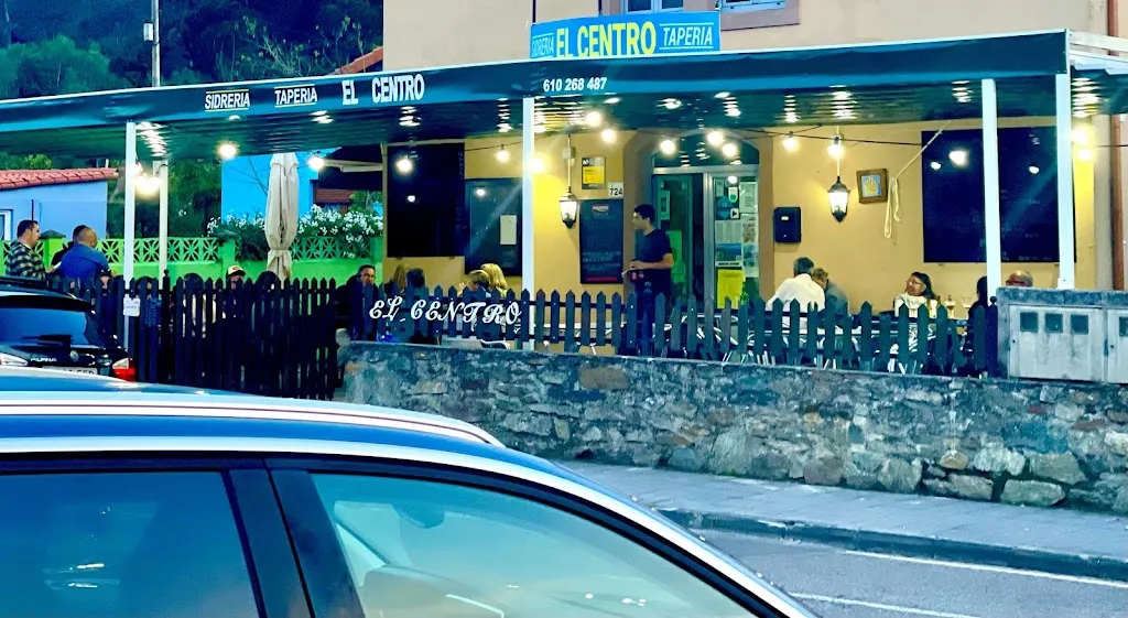 Sidrería Taperia El Centro restaurant in Cudillero