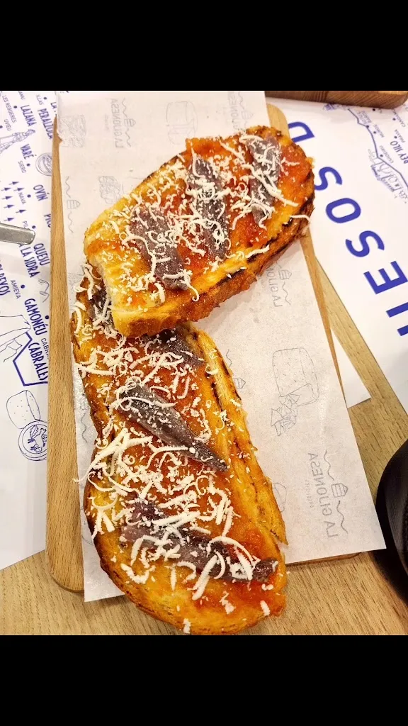 La Gijonesa Bar - Tienda_Cudillero_slider_image_2