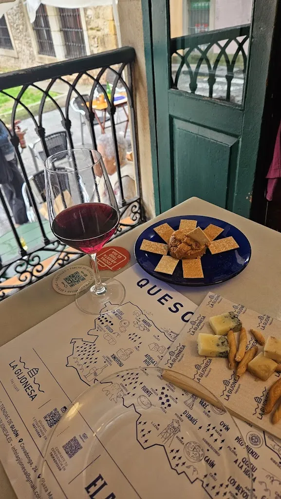 Simge Günaydın_El Arca de Noé_Gijón_review