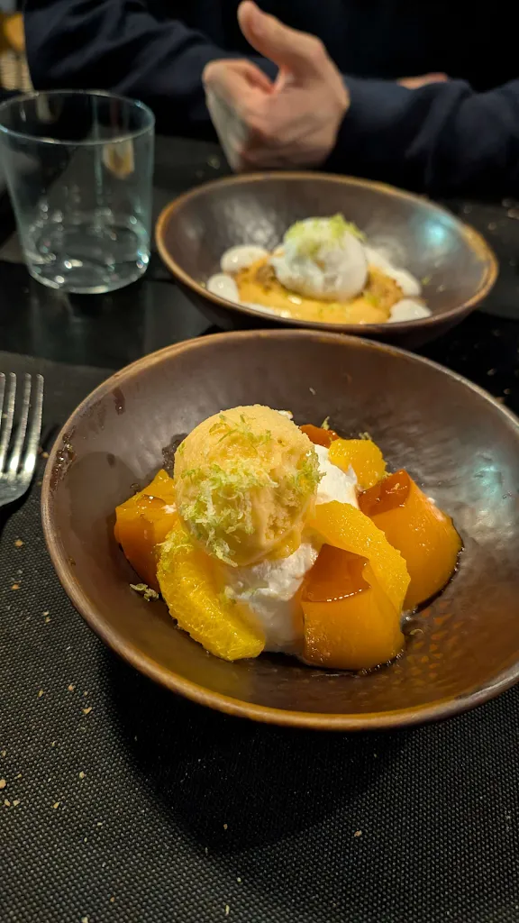 James Farrell_Gloria - Esther y Nacho Manzano_Gijón_recensione