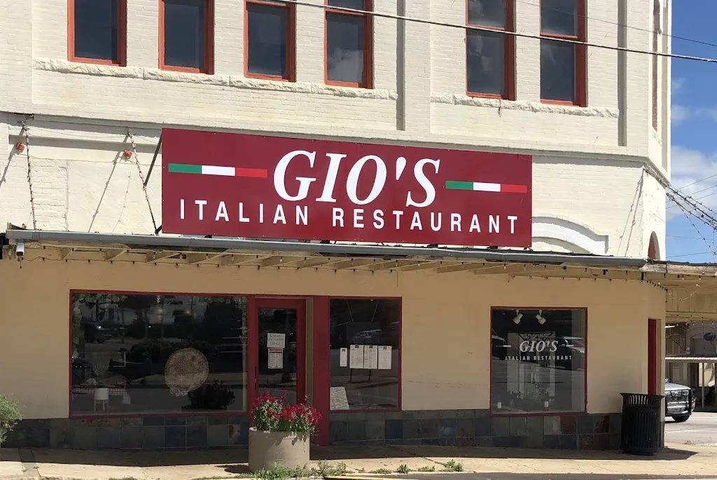 Gio's Italian Restaurant restaurant in Illano