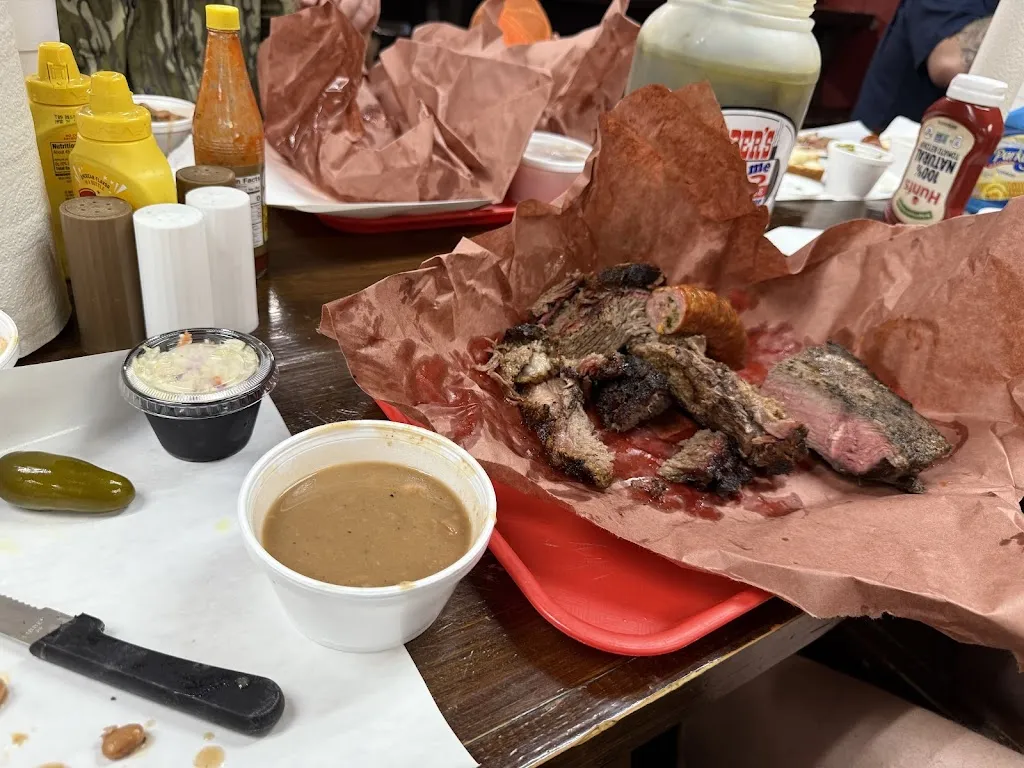 Travis Willis_Cooper's Old Time Pit Bar-B-Que_Illano_review