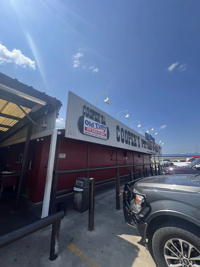 Cooper's Old Time Pit Bar-B-Que_Illano_slider_image_3