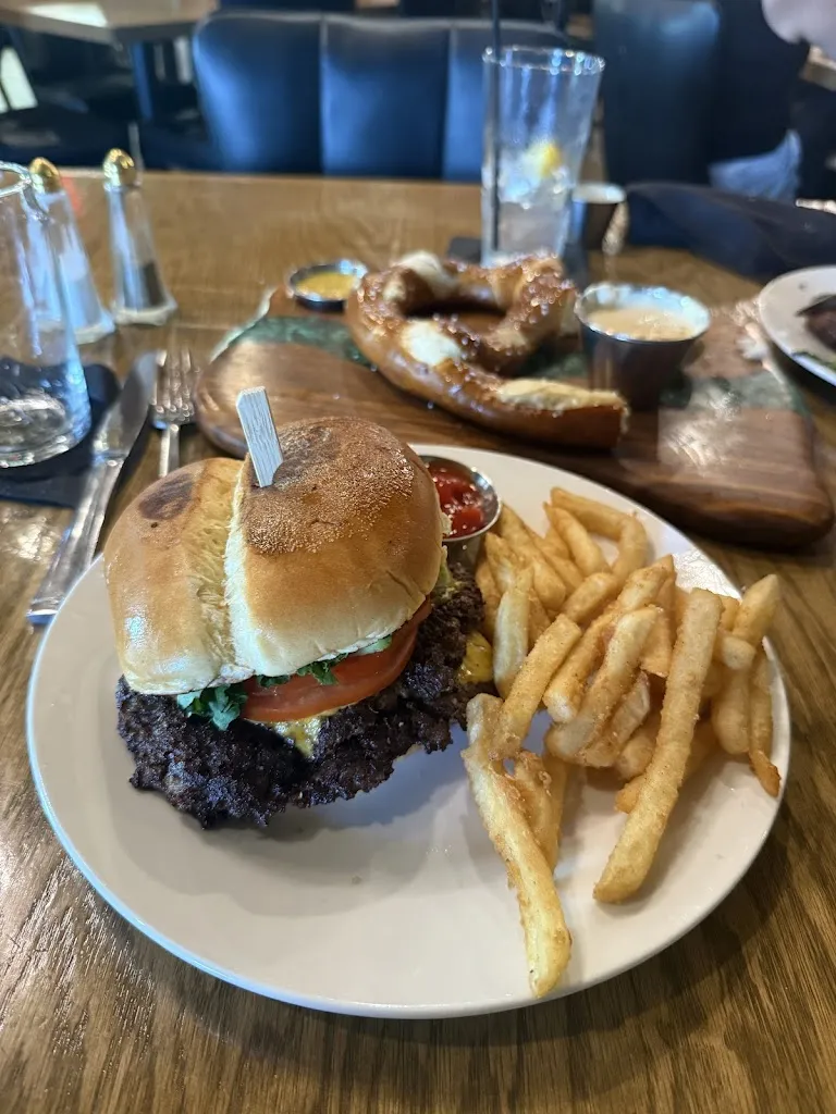 travis J_The Barrel House_Illano_review