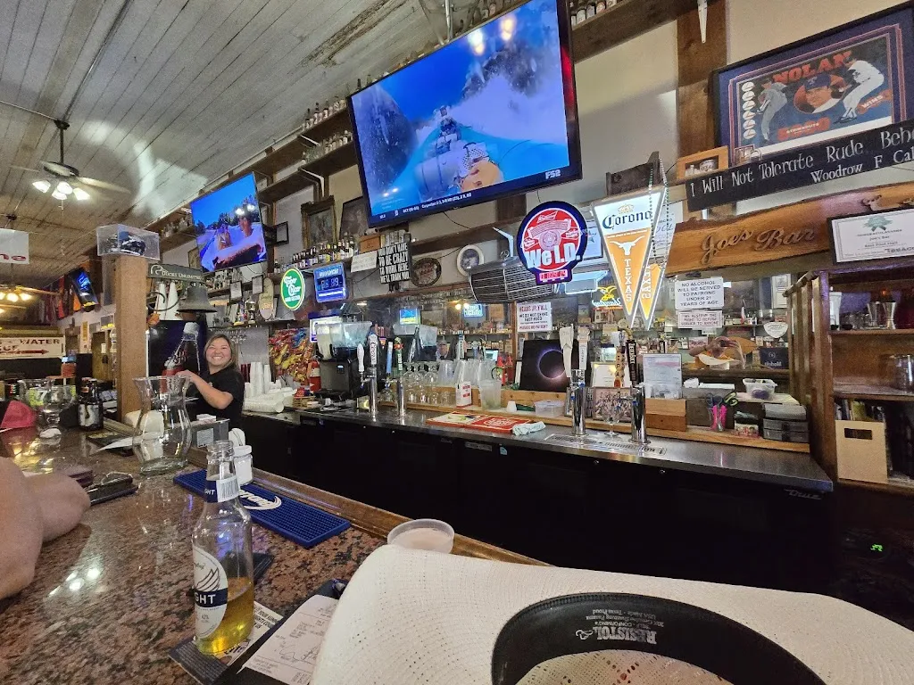 Mr DominantDoors_Joe's Bar in Llano_Illano_recensione