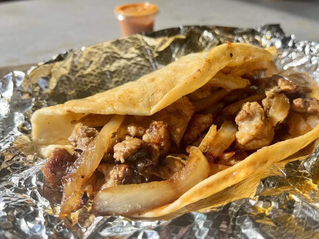 Taco Gigante restaurant in Illano