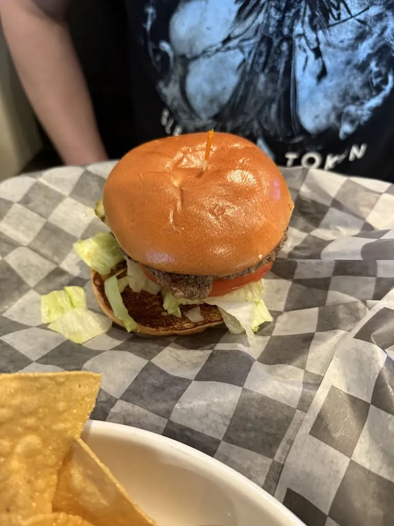 Craig J_Burger Bar Cafe_Illano_review