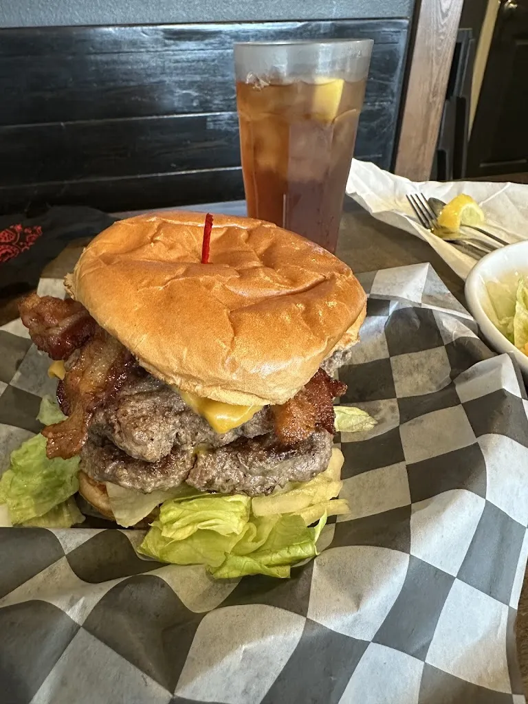 SinatraKennedy_Burger Bar Cafe_Illano_review