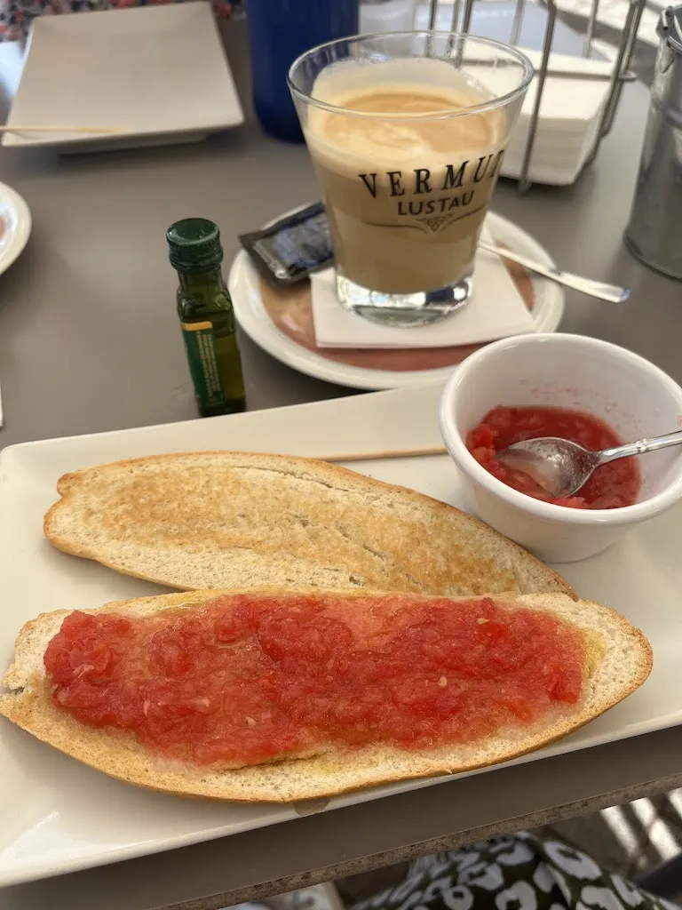 Yasmin Ampudia_Phelotas Bar_Muros de Nalón_review