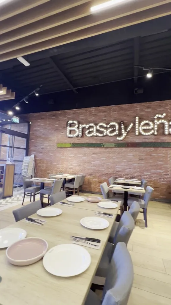 Restaurante Brasayleña Plaza Río 2_Lena_slider_image_3
