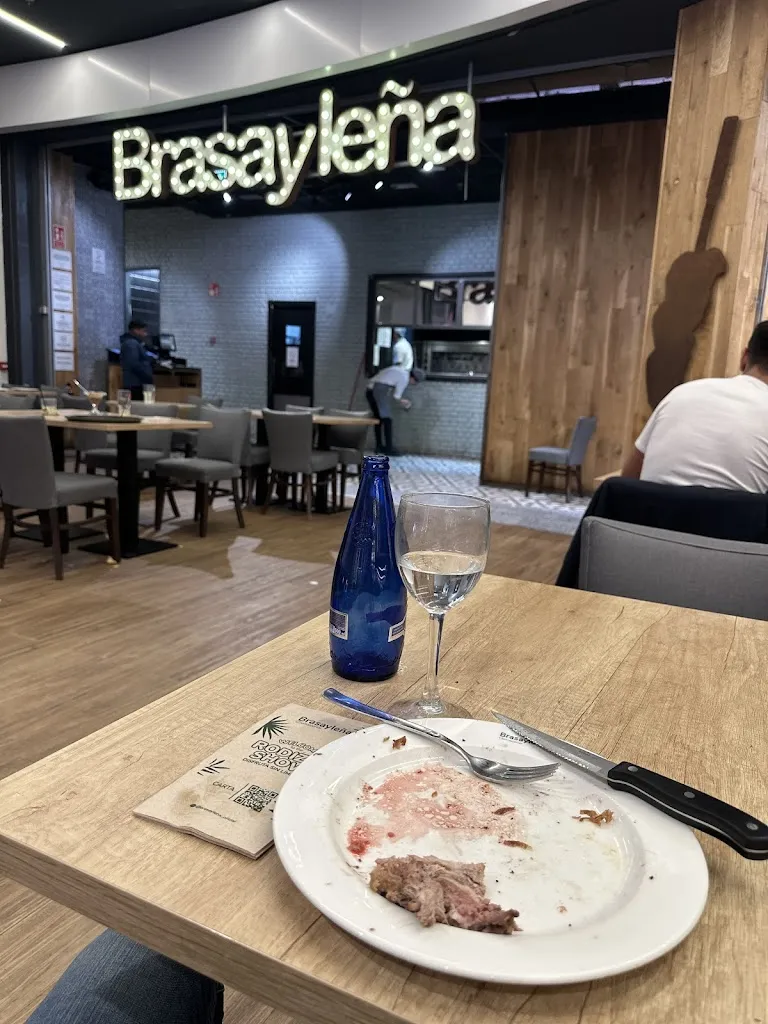 egemen ozhan_Brasayleña_Lena_recensione