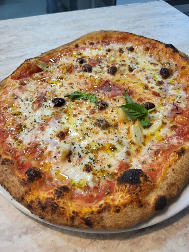 Emese Sükei_Pizzeria Más Leña_Lena_review