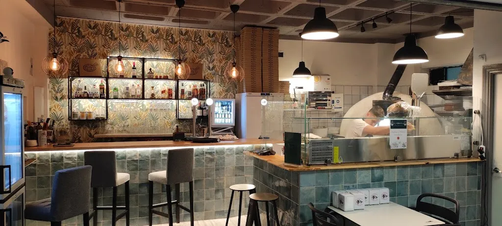 Pizzeria Más Leña restaurant in Lena