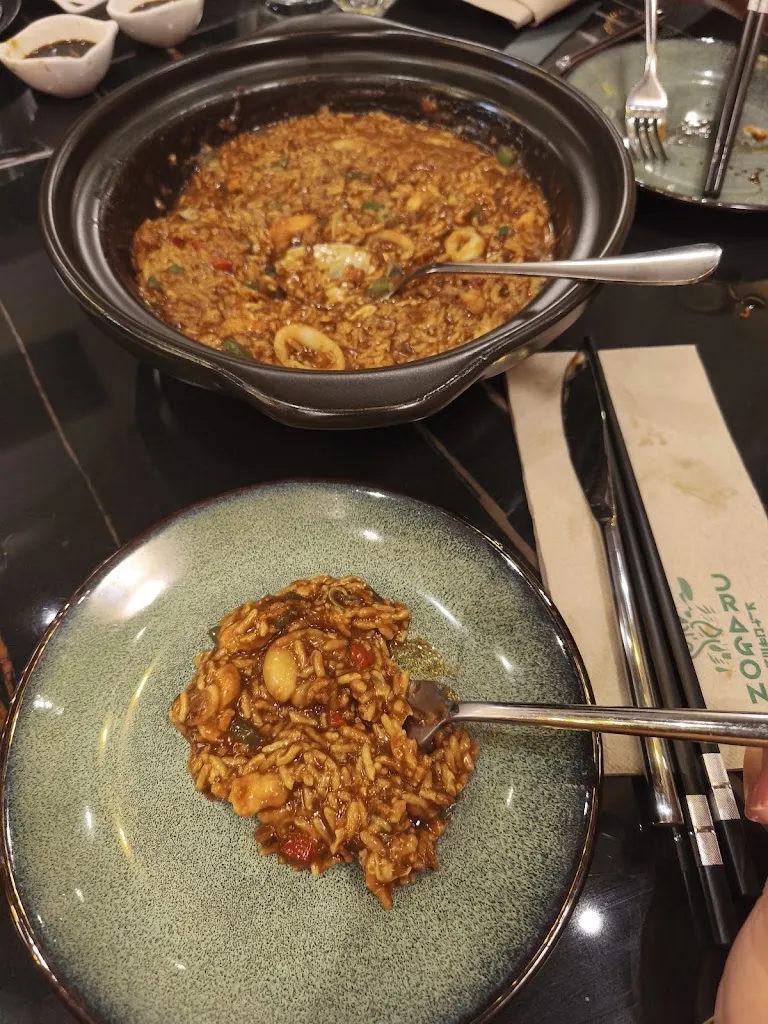 Johanna Almache_Dragon Kitchen Acacias_Lena_review