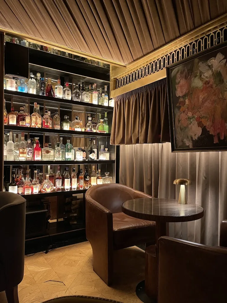 El Coleccionista. Cocktails & Other Arts_Lena_slider_image_1