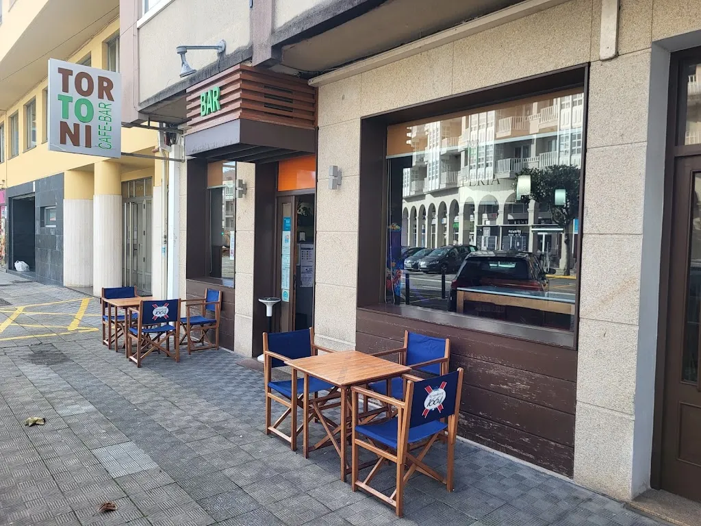 Emilio Medina Ortiz_Restaurante Tortoni_Fene_review