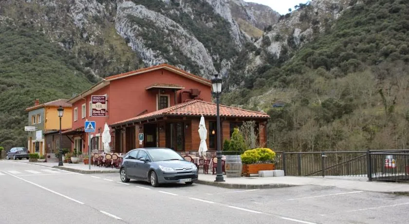 Hostal Restaurante Monte Rio restaurant in Peñamellera Alta