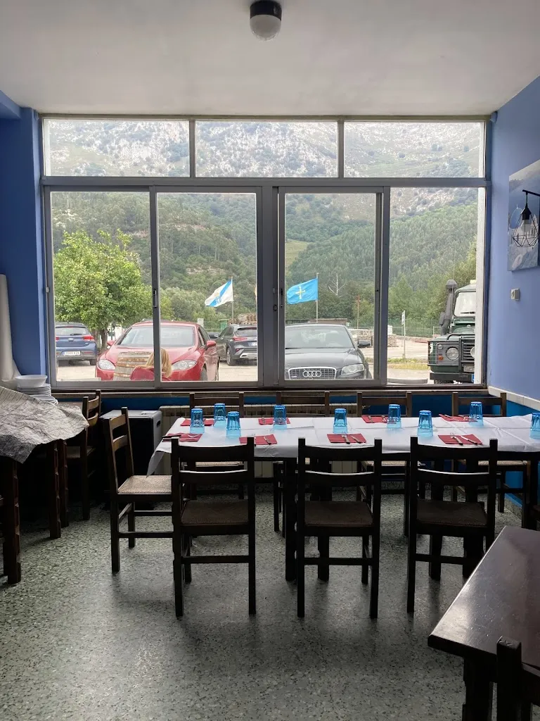 Juan Martin Maglione_Restaurante - Parrilla El Fabiola_Peñamellera Alta_avis