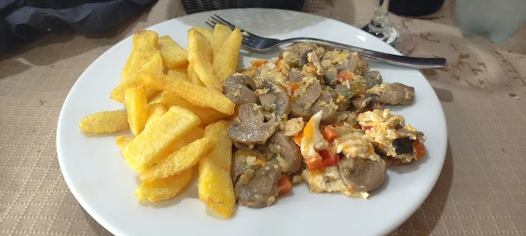 Caroline Nic Ualtair_Sidrería Las Torres_Llanes_review