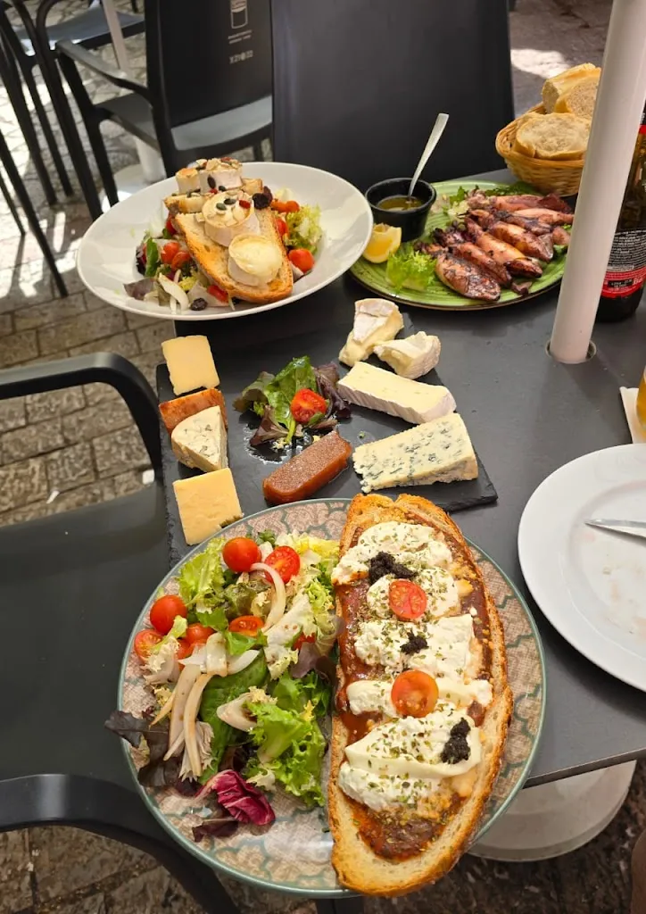 Daniel Steel_TAPAS & ARTE_Llanes_review