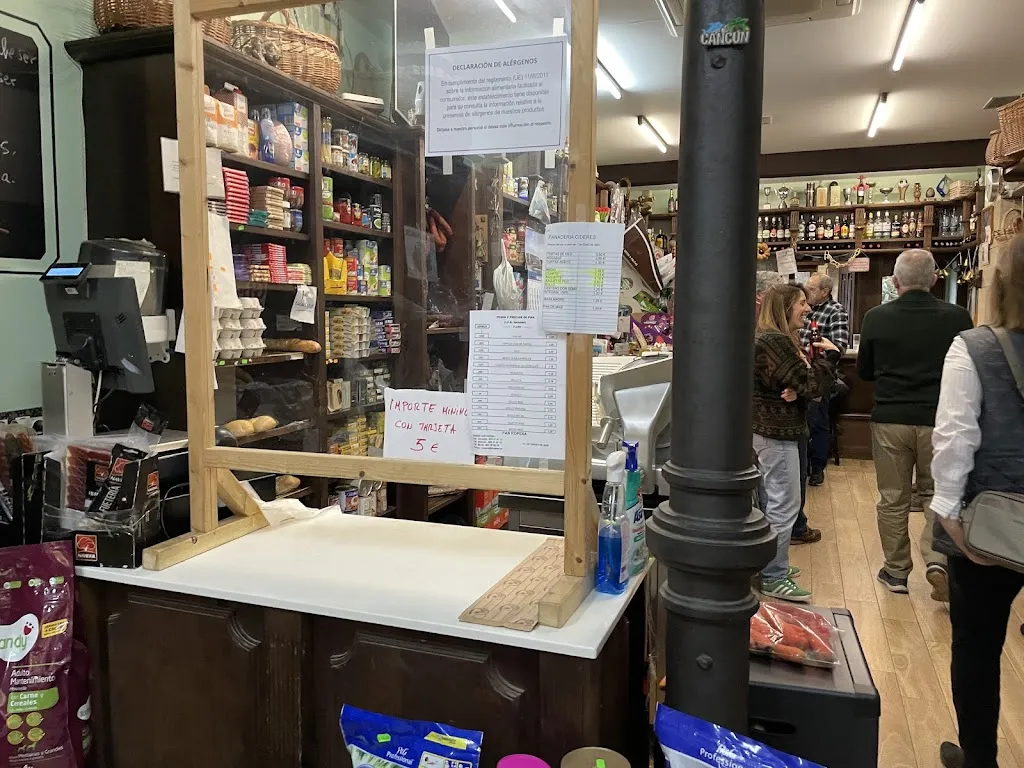 Suny Marco_Bar - El Resbalón - Tienda._Peñamellera Baja_review