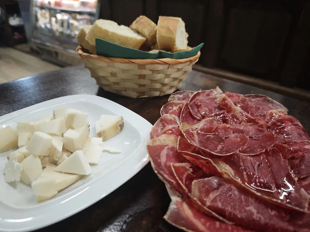 Bar - El Resbalón - Tienda._Peñamellera Baja_slider_image_2